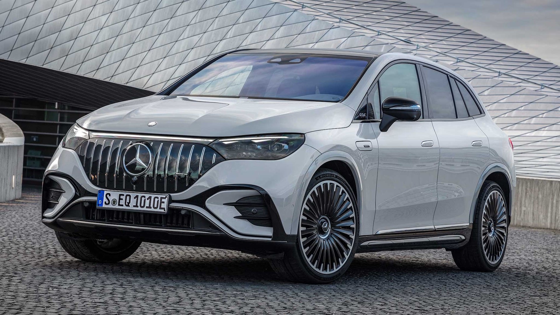 Mercedes EQE SUV